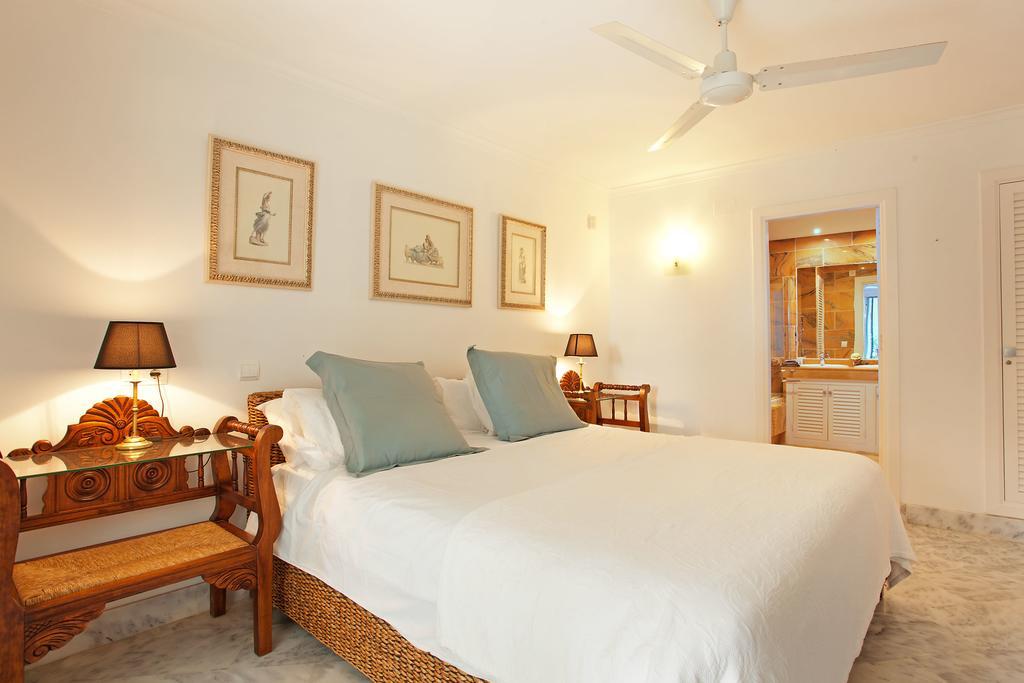 White Pearl Beach Elviria Marbella Bagian luar foto
